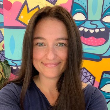 A portrait of Naomi Ages